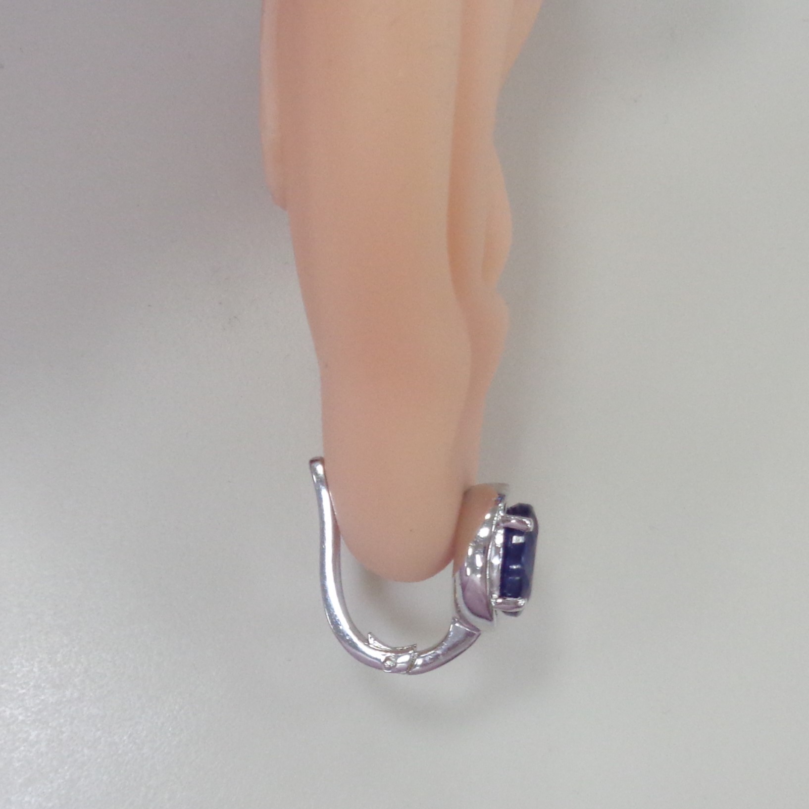 Серебряные серьги с сапфирами